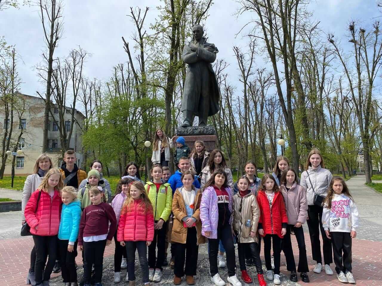 29.04.2023 хор “Гармонія” Зимноводівської школи мистецтв прийняв участь у відкритому фестивалі-конкурсі “Окрилені піснею” м. Дрогобич