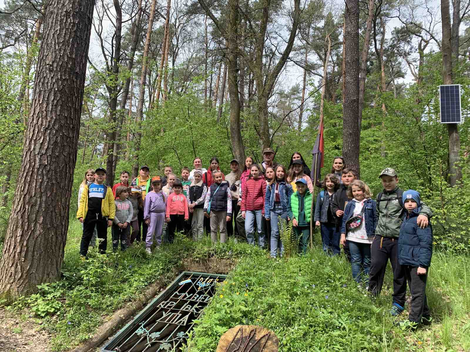 13.05.2023 були проведені спільні заходи Народного дому с.Скнилів та бібліотеки-філії с.Скнилів: “День Матері” та “День зимових та весняних іменинників”