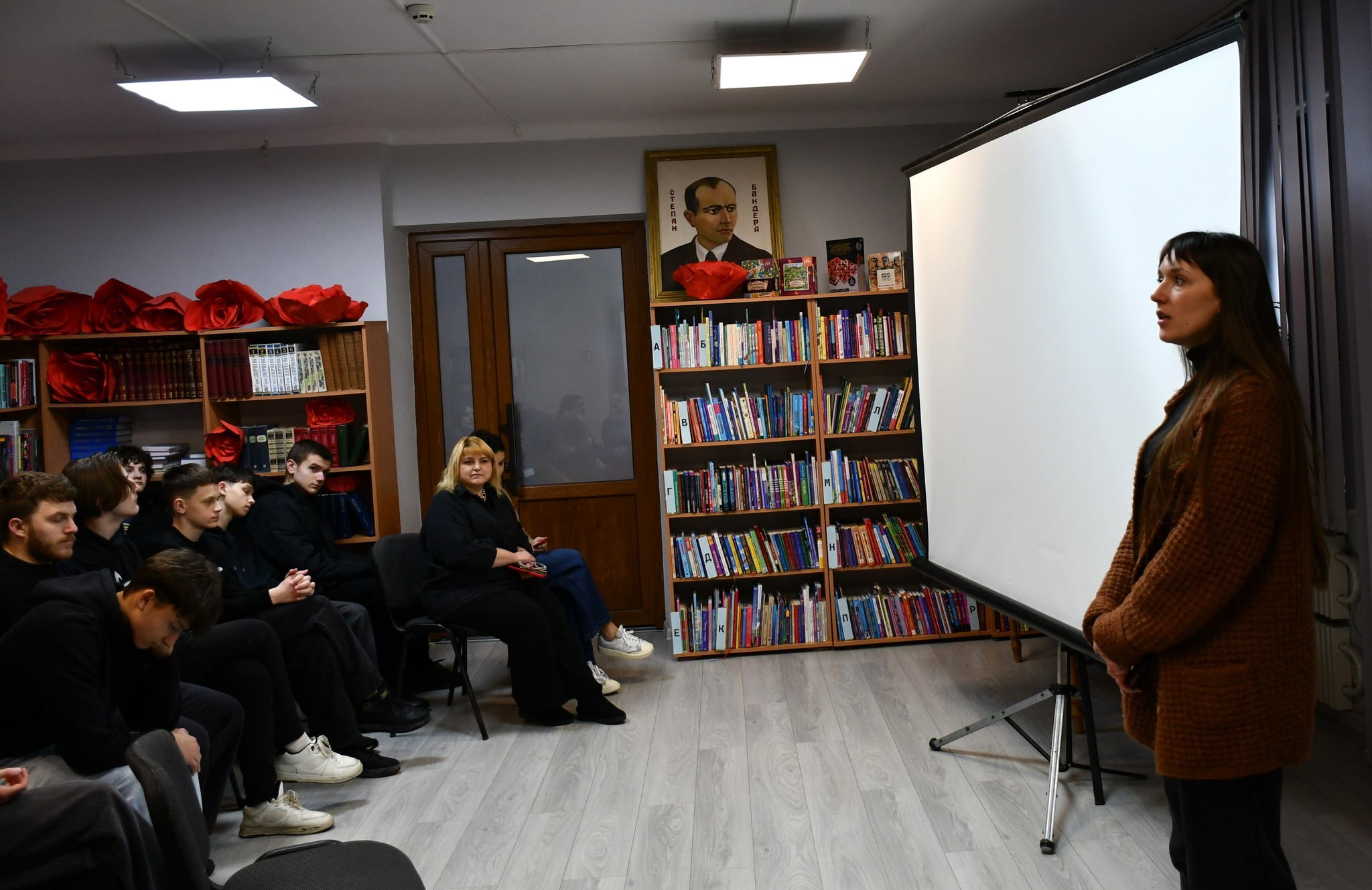 У Народному домі с.Зимна Вода відбувся перегляд документального фільму “Да Вінчі”