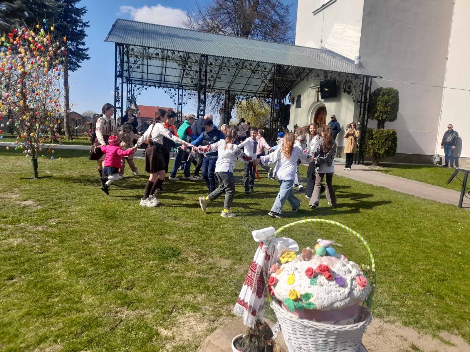 У Зимній Воді відбулися гаївки біля храму святого Івана Богослова