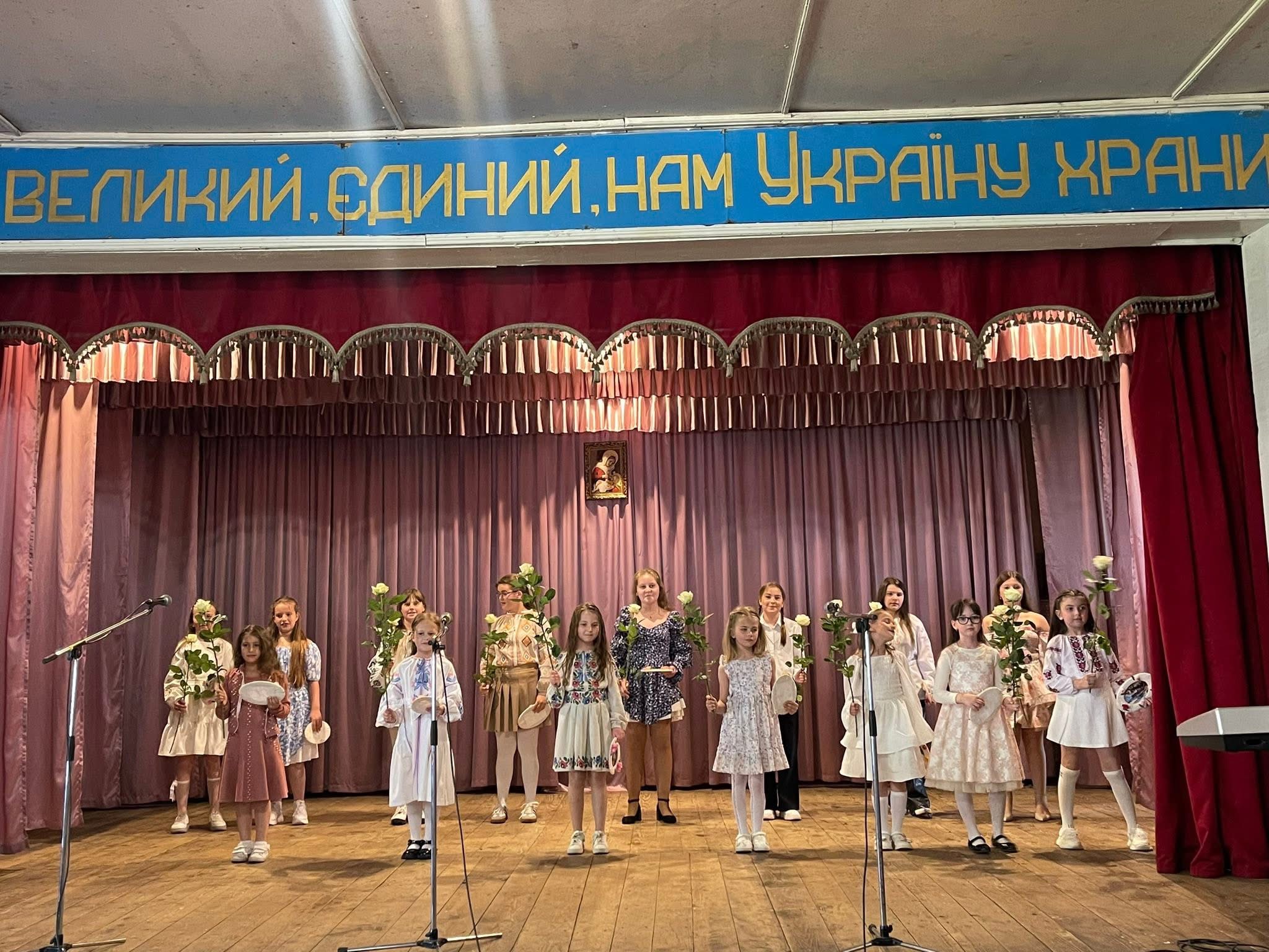 У Народному домі с.Суховоля відбувся концерн з нагоди Дня матері