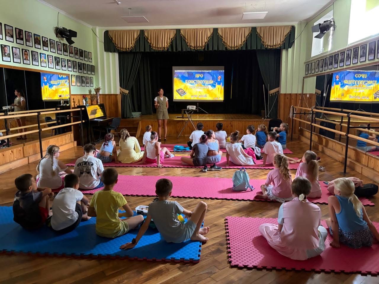 День Конституції відзначили у Народному домі с. Зимна Вода